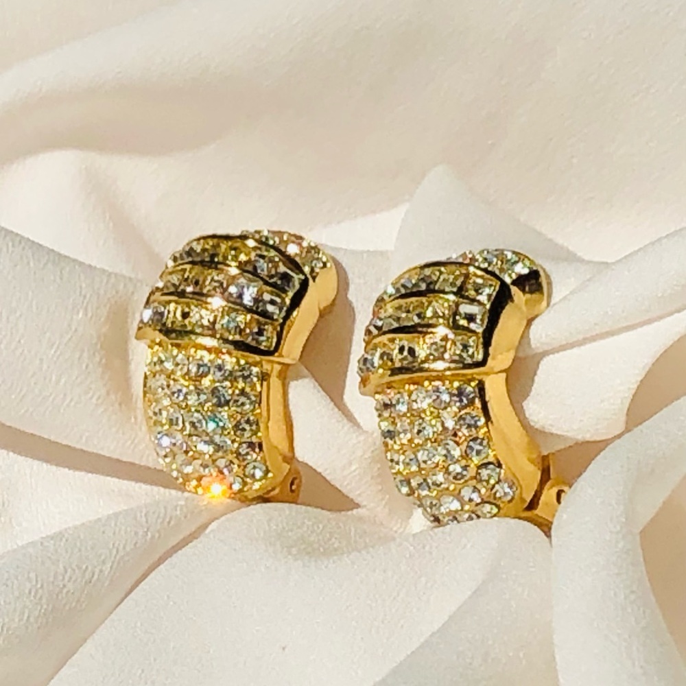 Vintage ✨ Christian DIOR ✨ Swarovski Crystal Gold Toned Clip On Earrings Signed✨